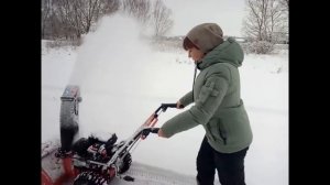 Обкатка маленького снегоуборщика . Жене понравилось