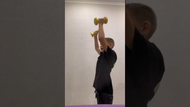 Упражнения с гантелями ?лайк если нравится такой формат ?? смотреть онлайн