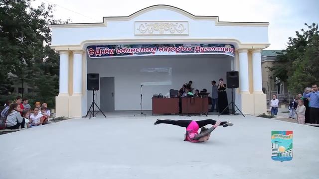 Кизилюртовцы отметили День единства народов Дагестана (15 сентября 2016 года) смотреть онлайн