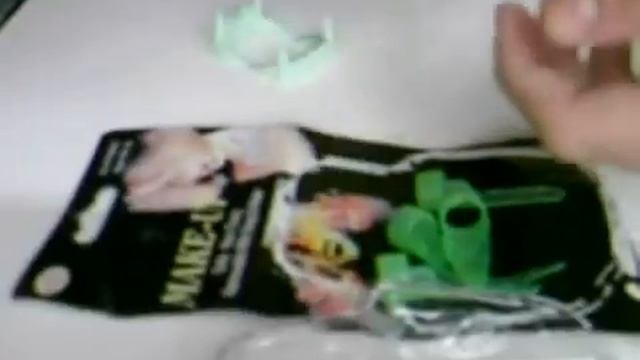 Светящиеся в темноте зубы вампира и ногти Косметик смотреть онлайн