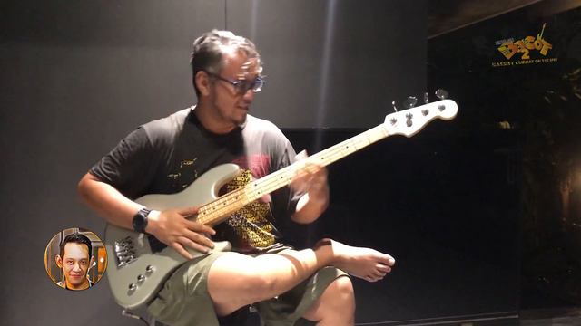 The FLEA SIGNATURE Active Jazz Bass | #BacotBassReview смотреть онлайн