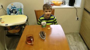 Блог. как разбудить ребенка в садик, папа и 2 детей утром, разговор о Порошенко