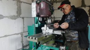 Фрезерный станок по металлу.