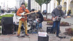 Питерская группа ,, FORREST GUMP и дядя Миша ,,  у Гостинного двора. (05.10.19)