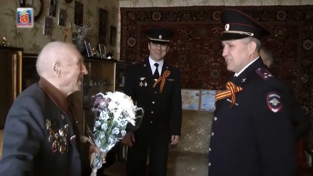 Представители регионального УМВД поздравили с Днём Победы ветерана  Юрия Александровича Косорукова