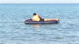 ПРИВАЛИЛИ ДЕНЬГИ АЛИСЕ ИЗИ / СОБИРАЮ ВЕЩИ НА МОРЕ /  ПОЙМАЛИ КРАБА / ГОТОВИМ ПОПКОРН / ИЗИРОЗА