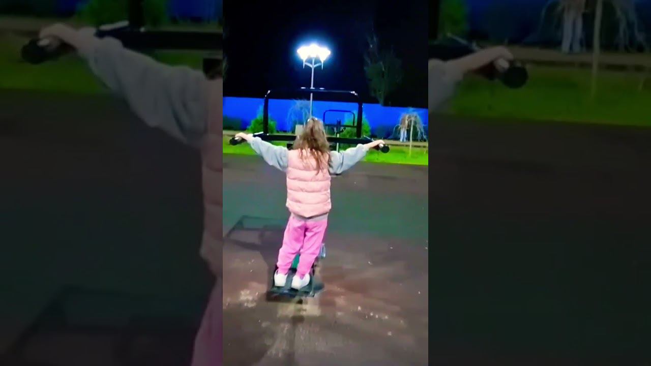 Алиса на спорте, качаем ноги, беговая дорожка #миссалисакидс