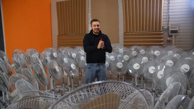 ВКЛЮЧИЛ 100 ВЕНТИЛЯТОРОВ ОДНОВРЕМЕННО В КОМНАТЕ! смотреть онлайн