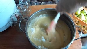 Очень вкусный , домашний , яблочный джем с корицей.