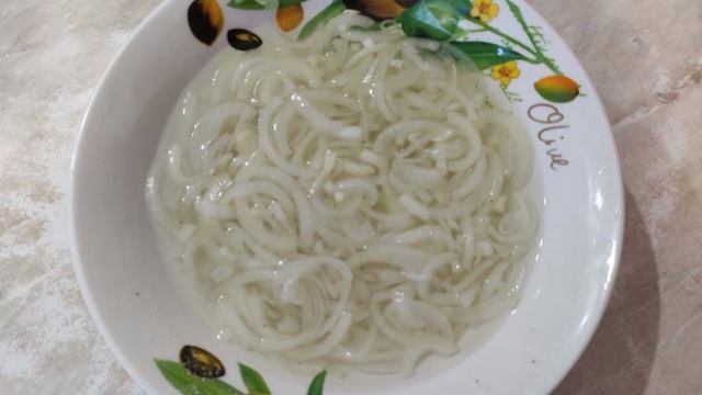 Салат из пекинской капусты с маринованным луком