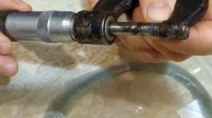 Как измерить диаметр лески с помощью микрометра, измеряем леску микрометром. Работа с микрометром.