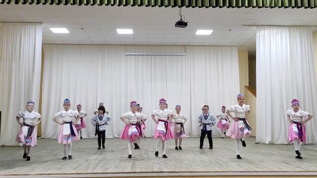 Образцовый ансамбль танца «Лiхтарыкi» смотреть онлайн