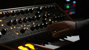 Kavinsky - Odd Look ft. The Weeknd - synth