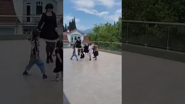 Танец девочек Венсдей? #wednesday #венсдей #дети #kids #dance #танец #children #аниматор #аниматоры