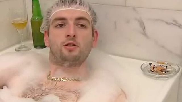 Celebrity Big Brother - Series 4 - Episode 1 смотреть онлайн