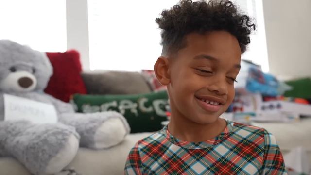 OPENING PRESENTS ON CHRISTMAS MORNING WITH THE PRINCE FAMILY CLUBHOUSE!! смотреть онлайн