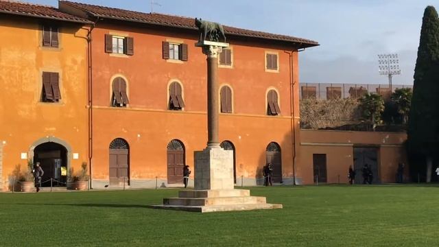 Square of Miracles in Pisa, Italy - Leaning Tower of Pisa, Duomo and Baptistery смотреть онлайн