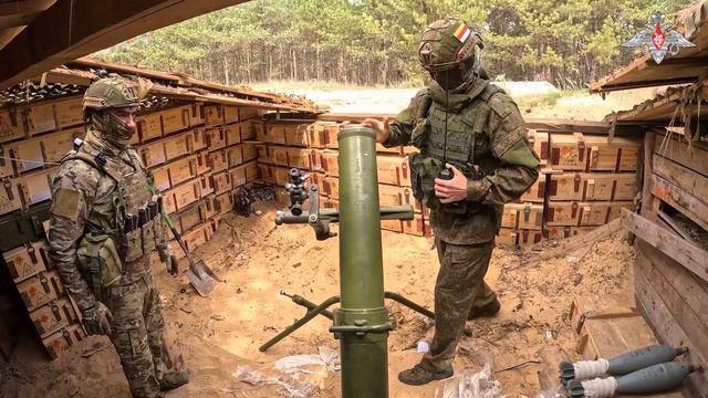 Расчеты минометов 2Б11 уничтожают цели на правом берегу Днепра