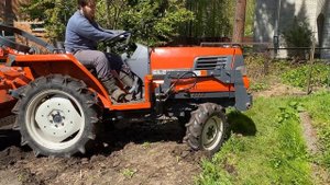 Японский минитрактор Kubota gl200 с фрезой в работе/ Грядки под картошку/ Ручная картофелесажалка.