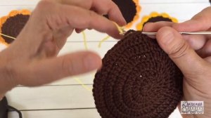 Вязаная подставка под чашку, прихватка  "Подсолнух" из остатков ниток