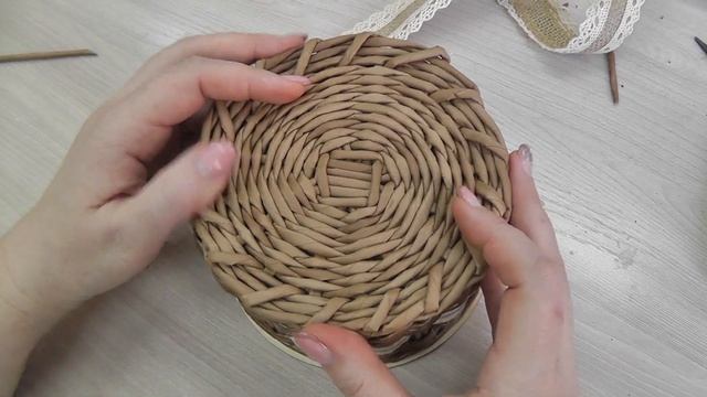 Крышка для шкатулки. Плетение из газетных трубочек смотреть онлайн