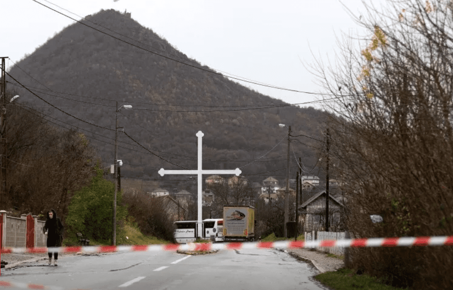 Сербия перебросила бронетехнику на границу с Косово
