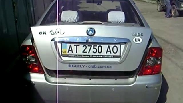 Два мебельных амортизатора - и автооткрытие багажника
