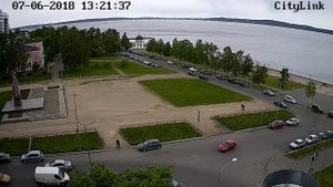 Во время соревнований парашютист упал в Онежское озеро