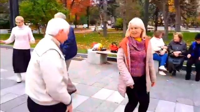 ЗАБЛУДИЛАСЬ ОСЕНЬ СРЕДЬ БЕРЕЗ ДА СОСЕН!!!ОКТЯБРЬ 2022,ХАРЬКОВ. смотреть онлайн