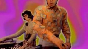 Deee-Lite - Groove Is In The Heart.mp4