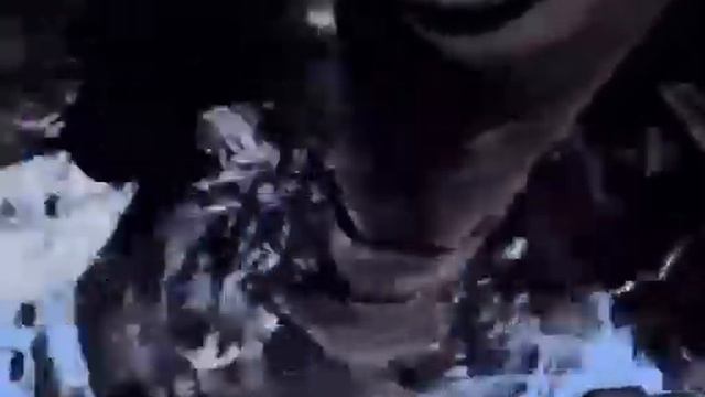 Наковальня не тонет в чане со ртутью.Плотность ртути превышает плотность железа - 13,7 г/см3 и 7,9 смотреть онлайн