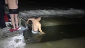 КРЕЩЕНИЕ В ДЕРЕВНЕ,Купание в проруби,Жили Были,Дмитрий Мусихин