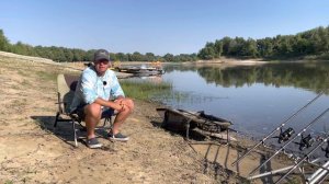 12 сазанов . Работаем ,ищем путь к рыбе. Приключение Семьи Фадеевых на базе рыбацкая деревня.