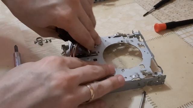 5. Флоппе дисковод ALPS ELECTRIC DF354H. The ALPS ELECTRIC DF354H floppy drive. смотреть онлайн