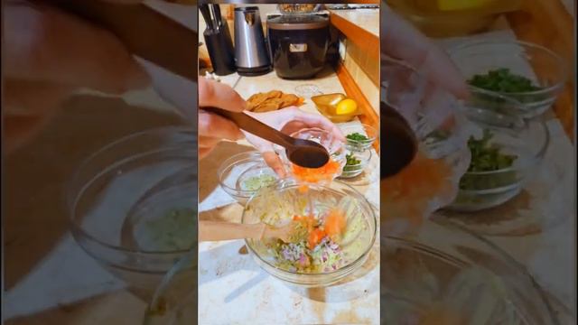 ГУАКАМОЛЕ. Блюдо из авокадо 🥑 #shorts смотреть онлайн