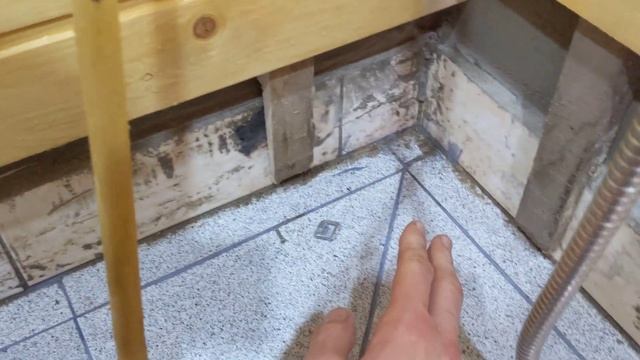 порожек в помывочную или парилку бани из газоблока.