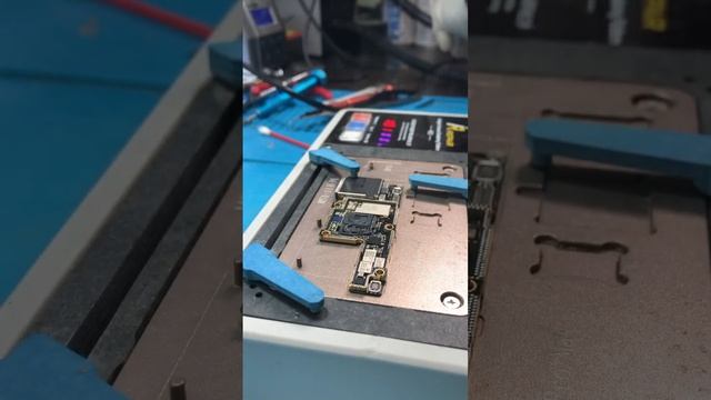 iPhone X нет звуков в полифоническом (нижнем) динамике / no sound in speaker смотреть онлайн