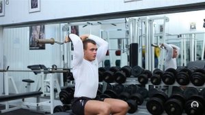 Французский жим со штангой сидя