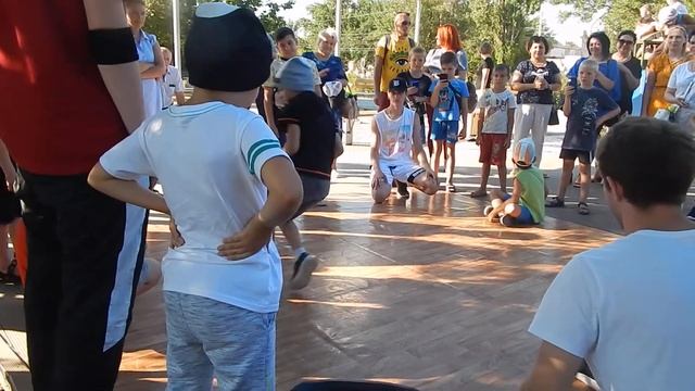 Волгодонск танцы baby брейкданс Molnia Minigun Exaiter final смотреть онлайн