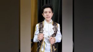 Английская  сказка-небылица "Пирог для королевского стола" исполняет Илья Волков.