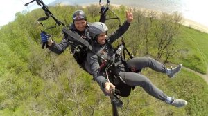 Поршень- взлет на параплане и посадка наверху.