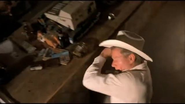 От рассвета до заката - диалог на заправочной станции - надо вести себя прилично смотреть онлайн