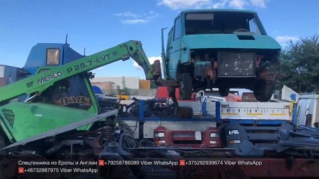 Погрузчик поднял микроавтобуса IVECO Телескопический погрузчик MERLO  Разборка Грузовиков Тягачей
