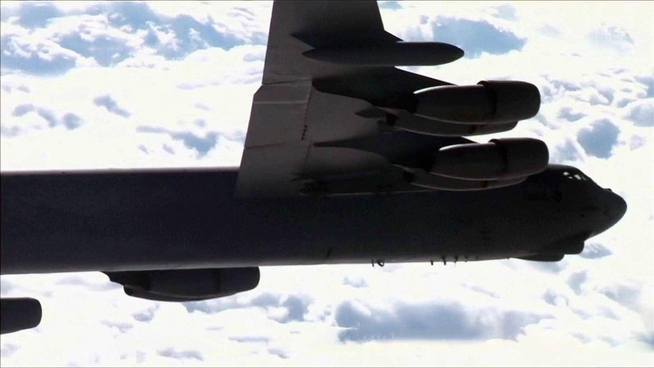 Над Балтикой наши военные развернули американский стратегический бомбардировщик B-52