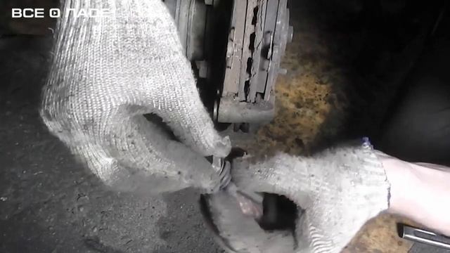 Замена передних тормозных колодок. Лада Калина (Lada Kalina - AvtoVAZ) смотреть онлайн