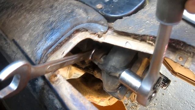 Нива супер быстрое снятия старой муфты с крестовиной с коробки. Замена промвала смотреть онлайн