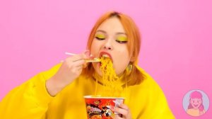 Кулинарный Челлендж: Уэнсдей Против Бабушки | Смешные Ситуации с Едой от TeenChallenge