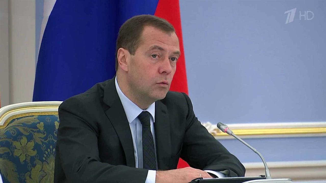 Д. Медведев провел заседание комиссии по подготовке программного документа партии "Единая Россия"