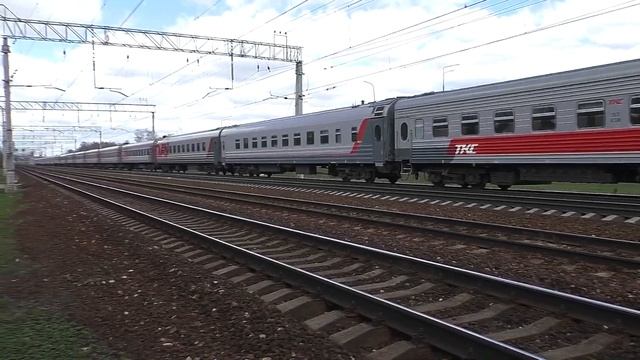 Электровоз ЭП20-054 (ТЧЭ-6) с фирм. поездом "Анапа-Москва" №012М Москва -Анапа + ЭД4М-0451 (ТЧ-7). смотреть онлайн