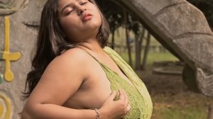 MEGHA DAS GHOSH IN GREEN SAREE || BONG SAREE VIDEO || MEGHA OUTDOOR SAREE VIDEO